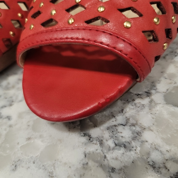 Women's Adrienne Vittadini Red Gracie Diamond Cut Leather Peep Toe Ankle Strap 8 - Picture 7 of 9